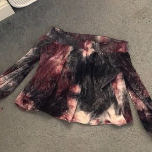 Off the shoulder long sleeve America eagle top :)